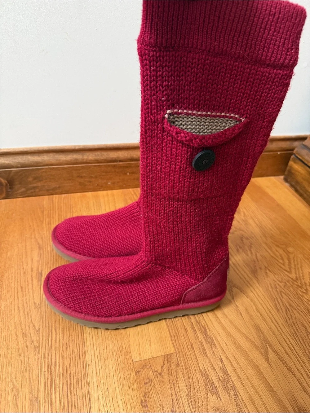 UGG Knit Pocket Button Boots Red UC Bearcat symbol embroidered Style 1879 Size 7